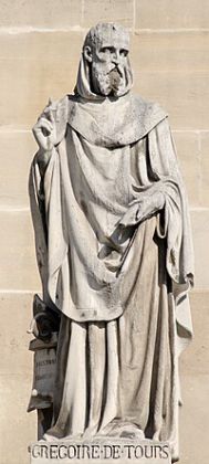 17 novembre : Saint Grégoire de Tours 200px-Gregory_of_Tours_cour_Napoleon_Louvre