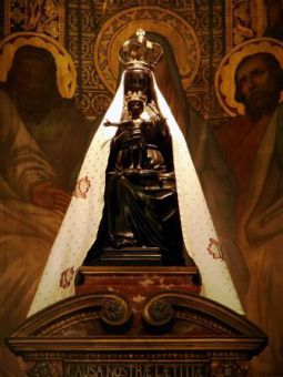 20 mai Saint Bernardin de Sienne - Page 8 Basilique_Notre-Dame_de_Liesse_14082008_1000